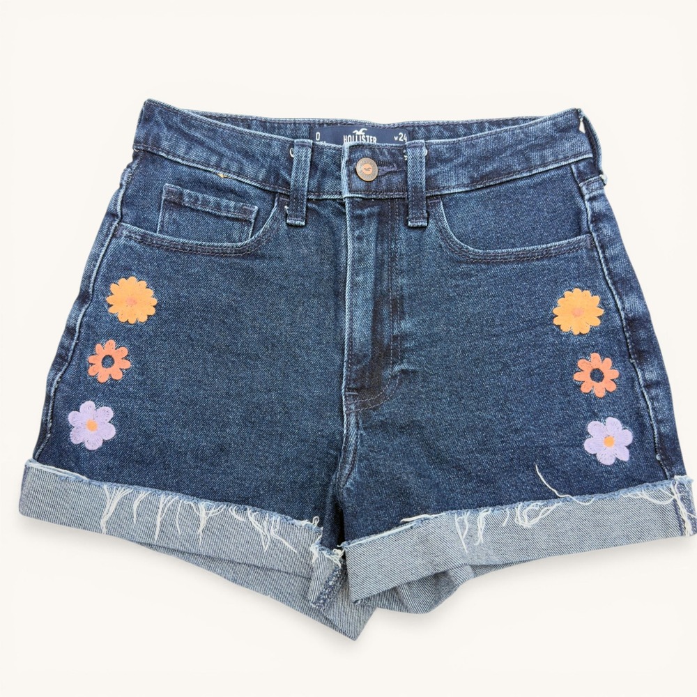Hollister Mom Shorts SZ 0 W24 High Rise Floral Embroidered Denim Cuffed Boho 90s